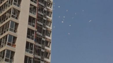 Photo of بالفيديو: مستندات شركة كهرباء لبنان تتطاير في الهواء خلال عملية ازالة الردم