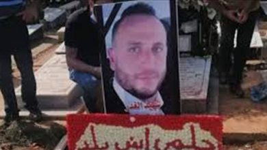Photo of تحية لروح زميلهم… ناشطون ينفذون وقفة رمزية أمام مصرف لبنان في صيدا
