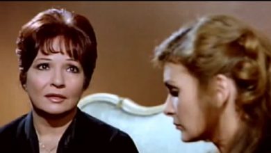 Photo of شادية تهدي يسرا باقة من الورود في حفل زفافها (صورة)