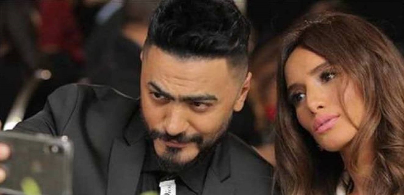 Photo of رقص زينة وشقيقتها مع تامر حسني يورطه بتعليقات مسيئة (فيديو)