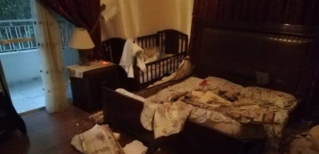 Photo of انهيار سقف منزل على عائلة في النبطية.. واصابتهم بجروح متوسطة (صورة)