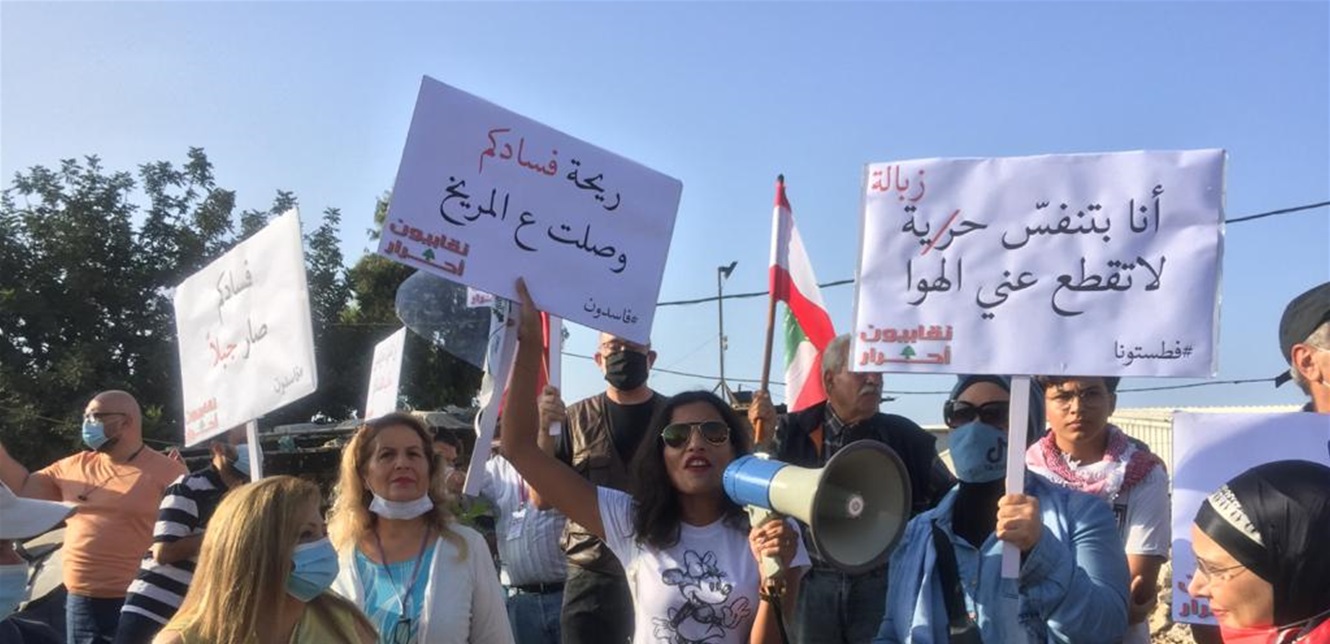Photo of وقفة احتجاجية أمام “جبل النفايات” في الميناء
