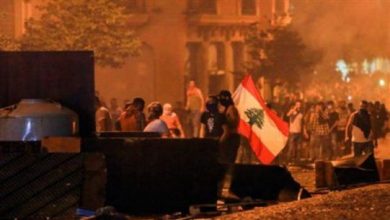 Photo of ما حقيقة اعتداء عنصر أمني على متظاهر؟