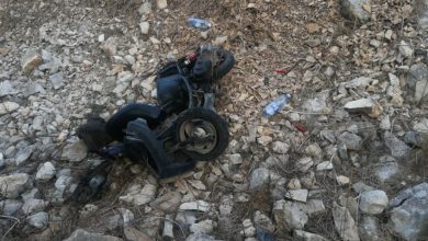 Photo of وفاة شخص وإصابة آخر إثر انقلاب دراجتهما النارية