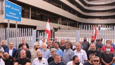 Photo of اعتصام للعسكريين المتقاعدين امام مبنى الـ TVA