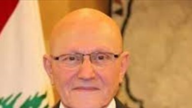 Photo of سلام اتصل بدريان معايدا: آمل أن يشهد لبنان انفراجات