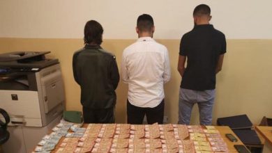 Photo of اعترضوا موظفاً وسلبوه مبلغاً من المال بعدما طعنوه بسكين… وشعبة المعلومات تكشف هوياتهم وتوقفهم