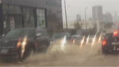 Photo of بالفيديو: طريق المكلّس تغرق بمياه الأمطار