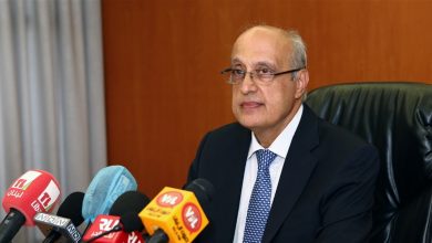 Photo of نقيب الأطباء يدعو للإقفال التام: ما نراه من مخالفات يوازي الإجرام