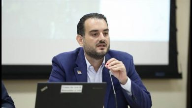 Photo of توقيف الناشط مكرم رباح في مطار بيروت ومصادرة جواز سفره