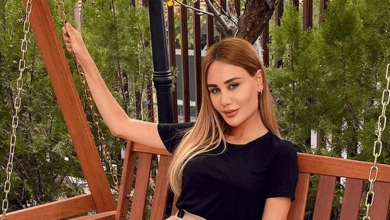 Photo of إطلالة جريئة لزوجة رامي عياش.. وإحدى المتابعات: “ناسيه البنطلون”