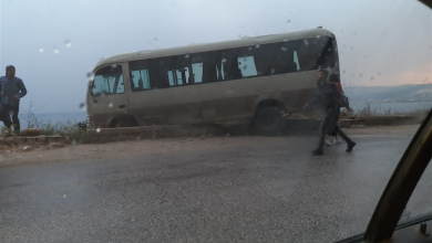 Photo of انزلاق باص على طريق شكّا البحرية قبل النفق (صور)
