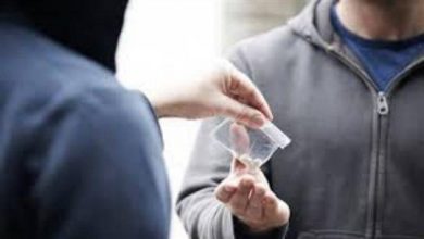 Photo of يروّج مخدرات في محل أراغيل