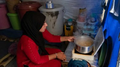 Photo of “نبيع طعامنا للحصول على ثمن الوثائق”.. لعنة داعش تطارد الأسر العراقية في المخيمات