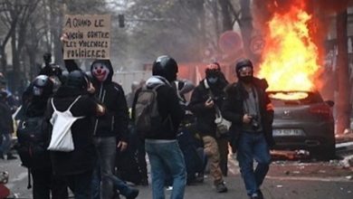 Photo of فرنسا.. اشتباكات بين الشرطة ومتظاهرين ضد قانون “الأمن الشامل” (فيديو)