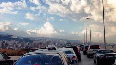 Photo of إقفال مسلكي اوتوستراد كازينو لبنان من قبل أصحاب الحانات والملاهي احتجاجا على توقف اعمالهم