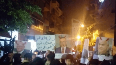 Photo of تحت شعار: العدالة لا تتجزأ… وقفة احتجاجية أمام منزل القاضي صوان