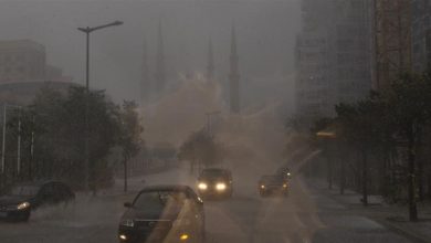 Photo of بعد ملاحقتهم في أكثر من مكان.. سياسيو لبنان أسرى منازلهم أو يتنقلون خفية