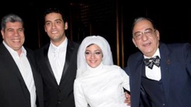 Photo of إبنة أحمد راتب ترثيه بقصيدة مؤثرة والجمهور يتفاعل معها (فيديو)