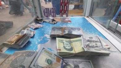Photo of رواية جديدة: عقود مزيفة وسوق سوداء.. إيران تتلاعب بسوق الصرف لتمويل مجموعاتها