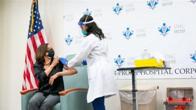 Photo of كامالا هاريس تتلقى اللقاح المضاد لكورونا على الهواء مباشرة