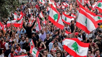 Photo of السلطة العاجزة تسقط في امتحان الأخلاق.. اللبنانييون ينتفضون مجددا
