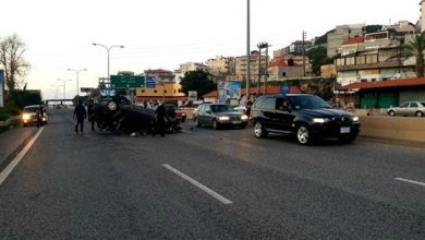 Photo of انقلاب سيارة يتسبّب بزحمة سير على أوتوستراد نهر إبراهيم