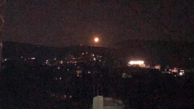 Photo of الجيش الإسرائيلي يلقي قنابل مضيئة عند حدود ميس الجبل