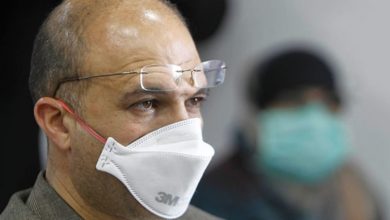 Photo of وزير الصحة يغرّد عن الإقفال: “بكفّي بقى”