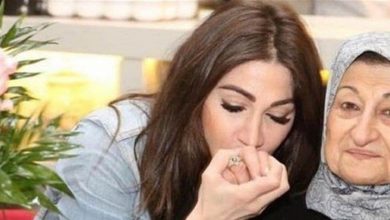 Photo of ديما صادق منهارة في جنازة والدتها في قانا (فيديو)
