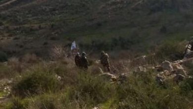 Photo of دبابة إسرائيلية تجتاز السياج التقني في منطقة كروم الشراقي