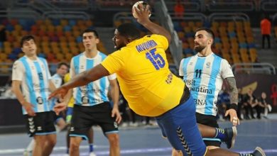 Photo of بسبب وزنه الزائد.. لاعب يسرق الأضواء في كأس العالم لكرة اليد (فيديو)