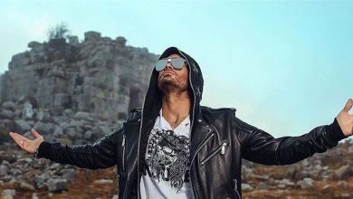 Photo of فنان يتزلج في أعالي كفردبيان: “ما ضل شي وبتنتهي الكورونا” (فيديو)