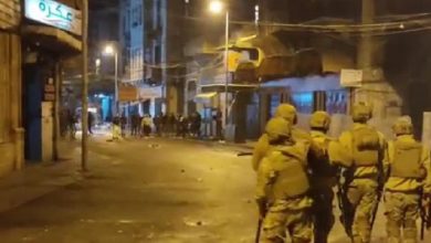 Photo of ارتفاع حدة المواجهات بين الجيش والمتظاهرين في محيط ساحة الكورة ومنطقة التل