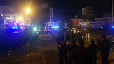 Photo of محتجون يحطمون باصات داخل موقف قبالة سرايا طرابلس (صور)