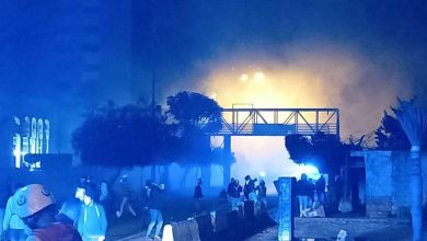 Photo of الاحتجاجات في طرابلس تتواصل.. “كرّ وفر” بين السرايا وساحة النور