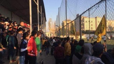 Photo of لا وقاية والكمامات غائبة.. مباراة كرة قدم في البداوي بمشاركة مئات المواطنين!