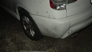 Photo of إلقاء قنبلة داخل ملعب في منطقة محرم بطرابلس (صور)