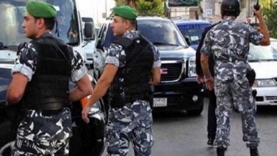 Photo of “انهال بالضرب على عنصر في قوى الأمن”.. مقطع فيديو يفجّر مواقع التواصل!