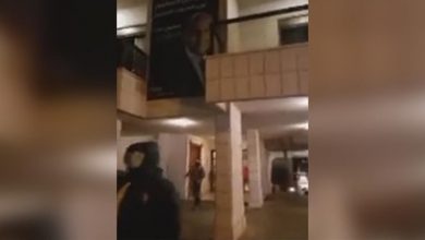 Photo of شبان من تعلبايا يقصدون منزل عون.. هذا ما حصل