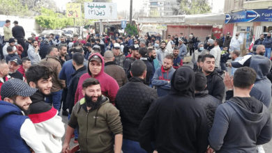 Photo of قطع الطرقات المؤدية الى ساحة القبة في طرابلس.. واعتصام امام مركز المخابرات