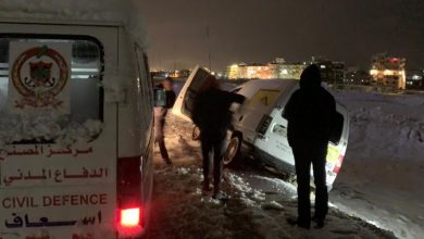 Photo of إنقاذ مواطنَين وسحب سيارتهما جراء انزلاقها في مجدل عنجر