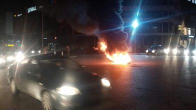 Photo of محتجون يقطعون الطريق عند تقاطع ايليا في صيدا رفضاً لتنحي صوان