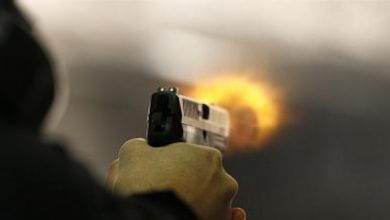 Photo of ملثم يطلق النار على محل في التبانة ويصيب شخصين