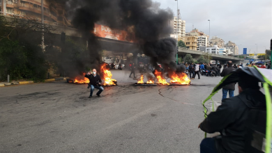Photo of تحرّك احتجاجي في منطقة الكولا.. وقطع طرقات باتجاه المدينة الرياضية و”الأونيسكو” (فيديو)