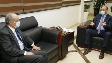 Photo of وزير الصحة تسلم هبة إسبانية لدعم جهود الوزارة في مكافحة الفيروس