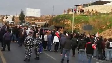 Photo of “ولعت” بين برجا والجيّة.. إشكال كبير بين عدد من المحتجين ومناصري “حزب الله”