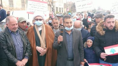 Photo of “القرار للشعب”.. مسيرات احتجاجية في بعلبك وطرابلس