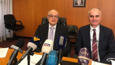 Photo of نقيبا الأطباء حذرا من انهيار النظام الصحي: للاسراع بتنفيذ مطالبنا