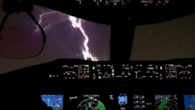 Photo of فيديو يوثق لحظة مرعبة.. صاعقة برق تضرب طائرة ركاب